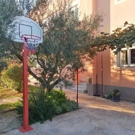 Fuer Sechs Personen Apartment