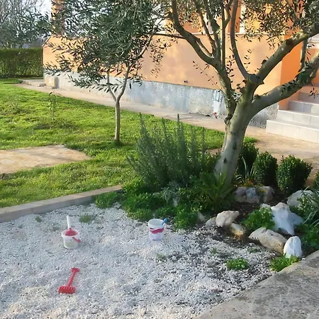 Apartment Ferienwohnung für sechs Personen